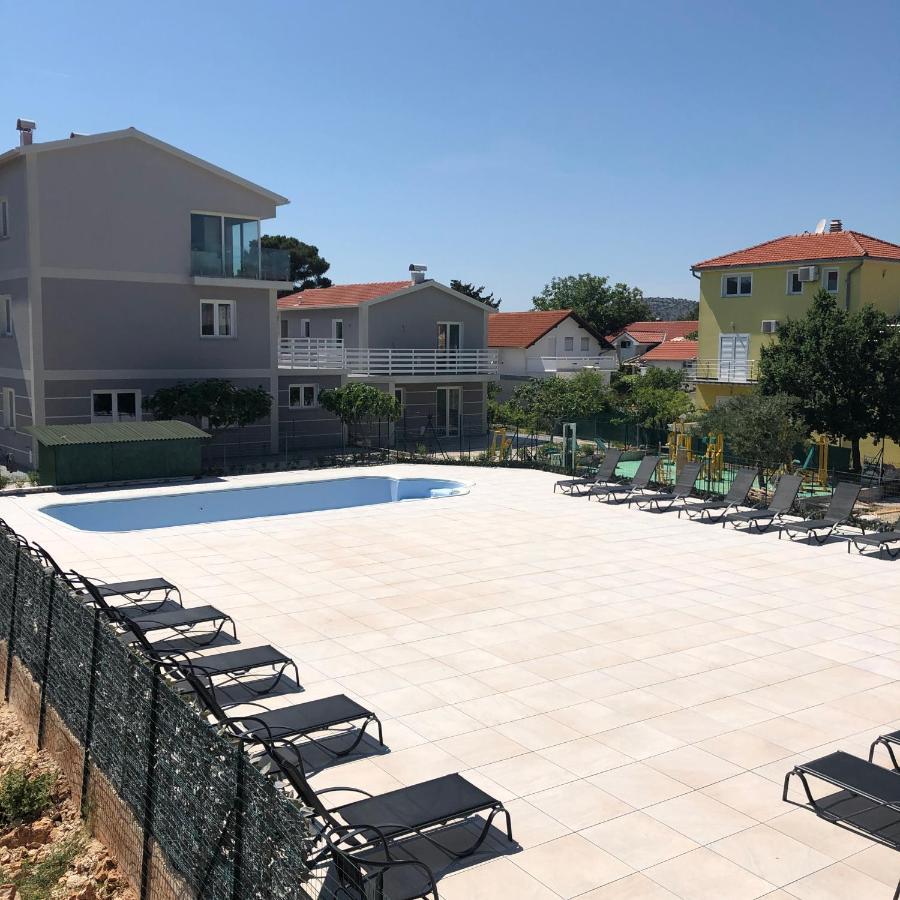 Lipovac Resort Ficus Билице Екстериор снимка